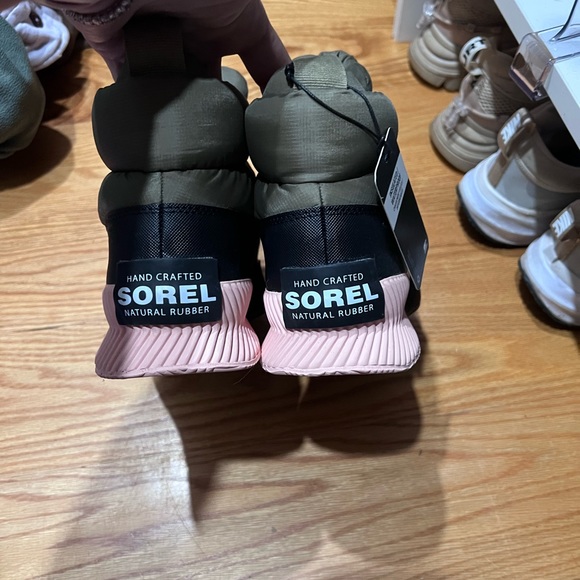 SOREL BOOTS - Picture 3 of 5
